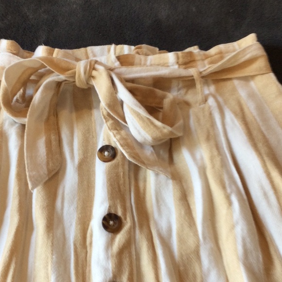 Hollister yellow and white linen striped skirt, small. - Picture 2 of 5